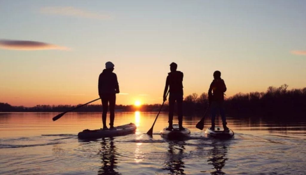 Su práctica es más sencilla en aguas tranquilas. Es importante usar el equipo de protección personal.