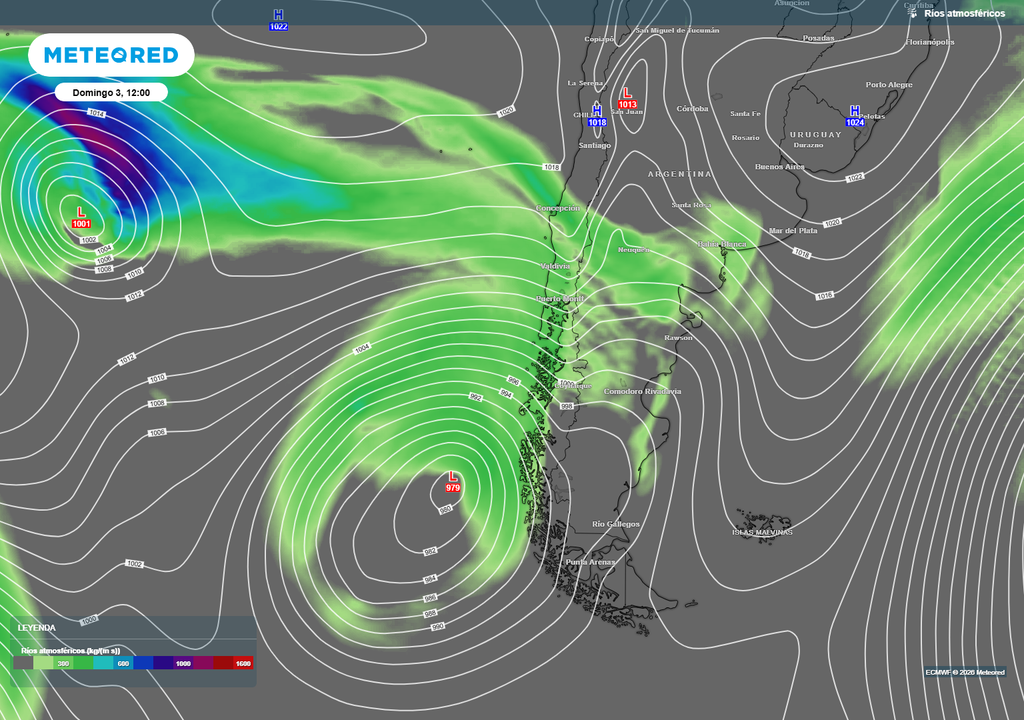 El sistema frontal contará con aporte de vapor que mantendrá activas sus lluvias mientras cruza por Chile.