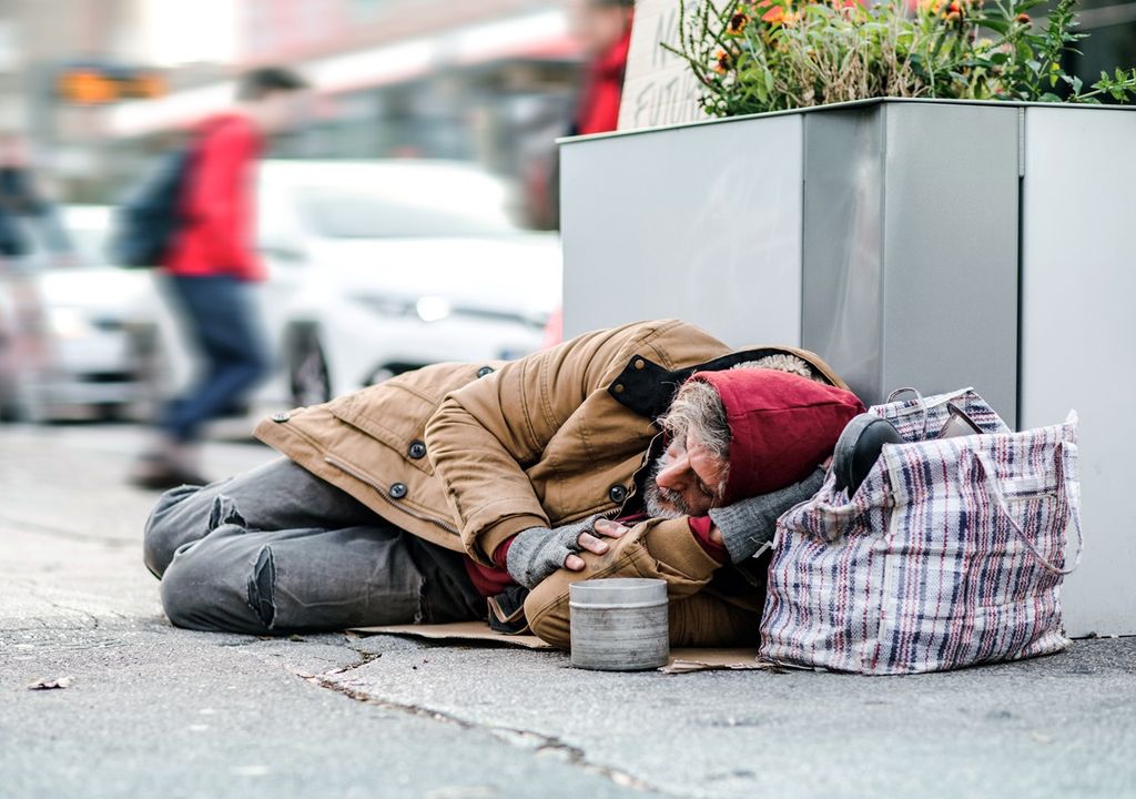 Persona durmiendo en la calle Persona durmiendo en la calle