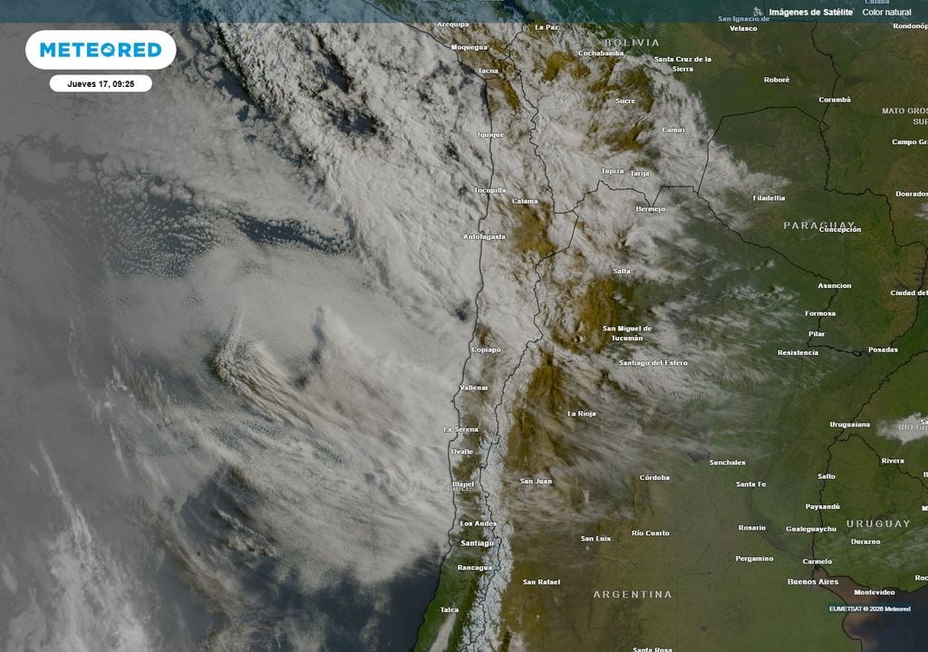 El norte de Chile tuvo una jornada de jueves 17 nubosa desde las primeras horas del día. El viento, las precipitaciones y la posibilidad de tormentas eléctricas permanecerá presente durante el 18 de septiembre.