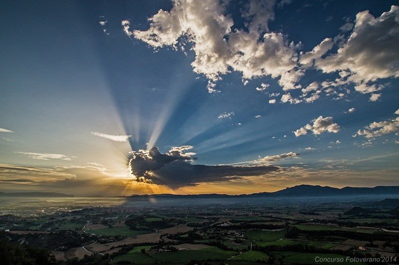"Rayos de sol entre una nube”, de Emili Vilamala benito