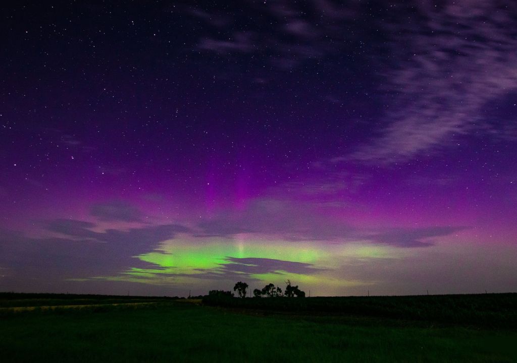 Confira auroras incríveis causadas pela tempestade solar desta Terça-Feira