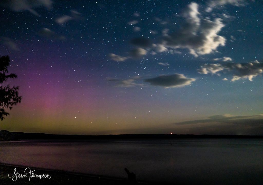 Confira auroras incríveis causadas pela tempestade solar desta Terça-Feira