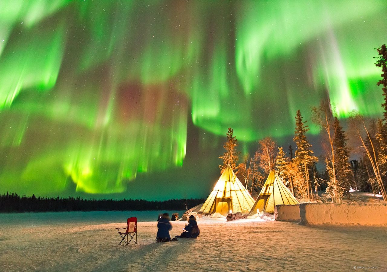 O que explica esta incrível tempestade de auroras multicoloridas?