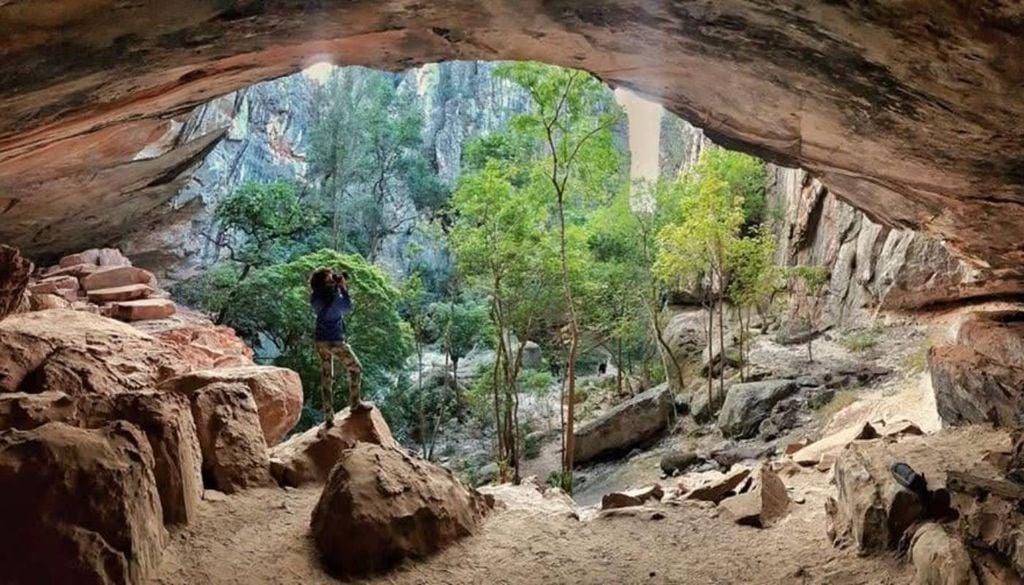A Gruta do Salitre, uma formação rochosa de quartzo, distante apenas 9 km do Centro Histórico de Diamantina. Crédito: Divulgação.