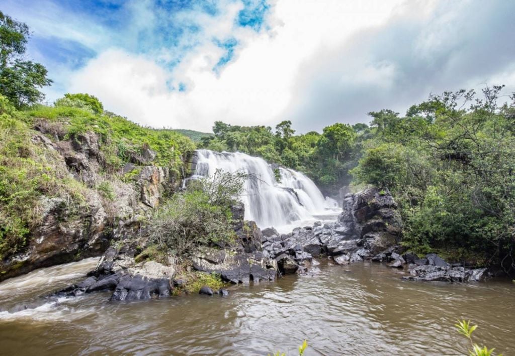 A bela Cachoeira Véu das Noivas, em Poços de Caldas, MG. Crédito: Divulgação.