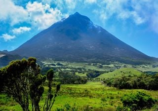 Conheça a ilha do Pico: aqui situa-se a maior montanha de Portugal e há campos de lava que criam vinhos únicos