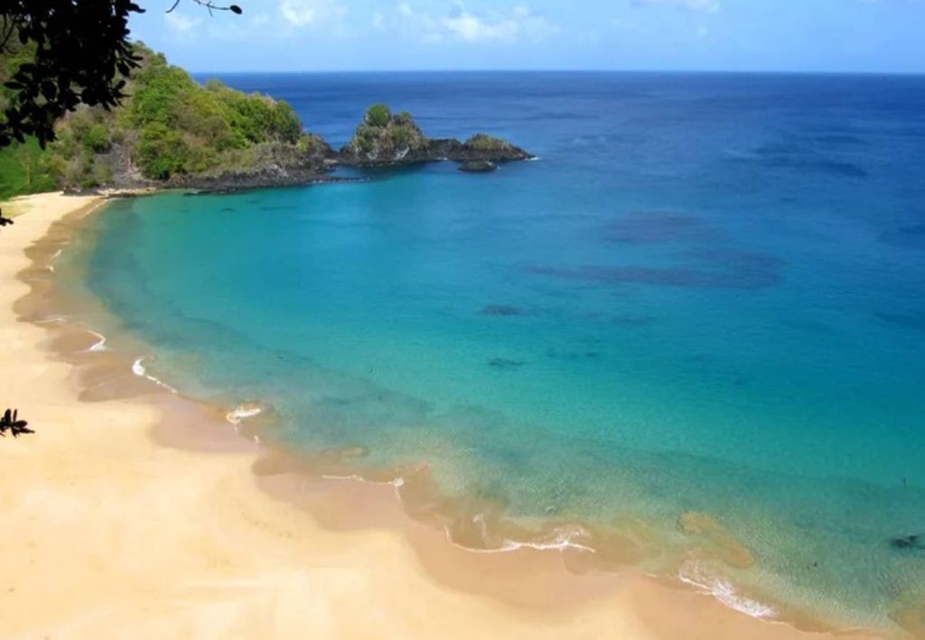 Praia do Sancho, em Fernando de Noronha, Pernambuco