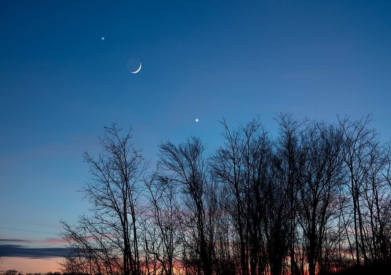 Hoy, 8 de marzo, el planeta más cercano a la Luna es Marte, seguido en proximidad por Venus.