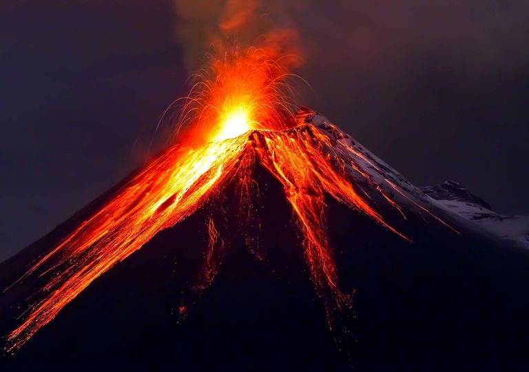 Vulcão em erupção Vulcão em erupção