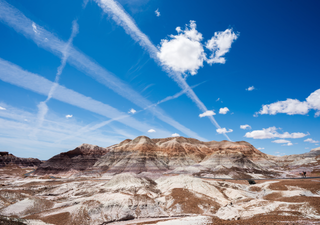 Contrails: a ci&ecirc;ncia por tr&aacute;s das linhas brancas no c&eacute;u