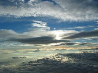 Contrastes de colores en un atardecer en vuelo