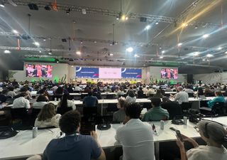 COP30 ai calci di rigore. L’incendio infiamma il negoziato sui combustibili fossili: cosa sta succedendo a Belém?