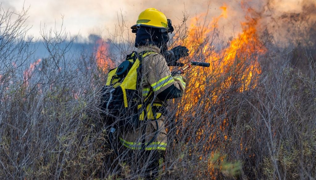 El incendio declarado en el parque regional de la Sierra de Carrascoy y El Valle, en Murcia, obligó a desplegar un amplio operativo de extinción