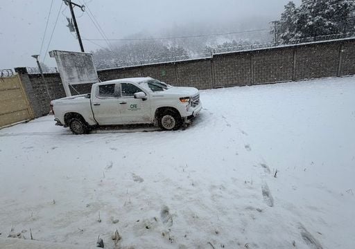Copiosas nevadas se registran en Chihuahua y Durango, dejan cortes de electricidad y carreteras congeladas