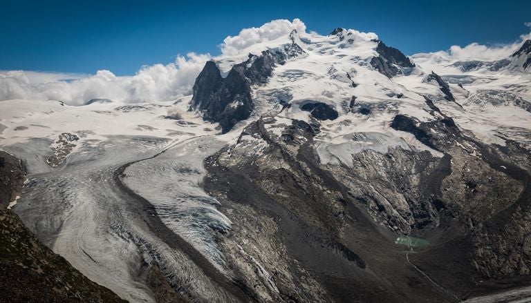 &iquest;De verdad sirve cubrir los glaciares? En Suiza se pone en marcha un experimento innovador con mantas de lana