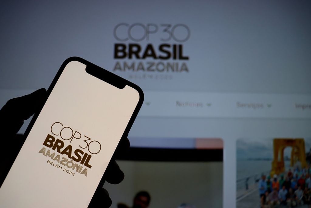 As conferências do clima seguem centrais nas negociações globais, mas também levantam debate sobre o custo climático dos deslocamentos.