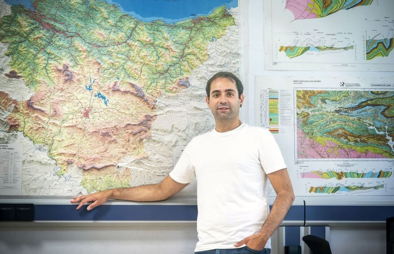 Iván Martín Martín, investigador del Departamento de Geografía, Prehistoria y Arqueología de la EHU. | Foto: Nuria González. EHU