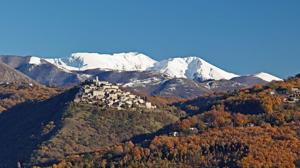Secondo AIFS, la primavera astronomica potrebbe riportare la neve sui rilievi alpini e appenninici a quote medie. Nella foto il Monte Terminillo innevato.