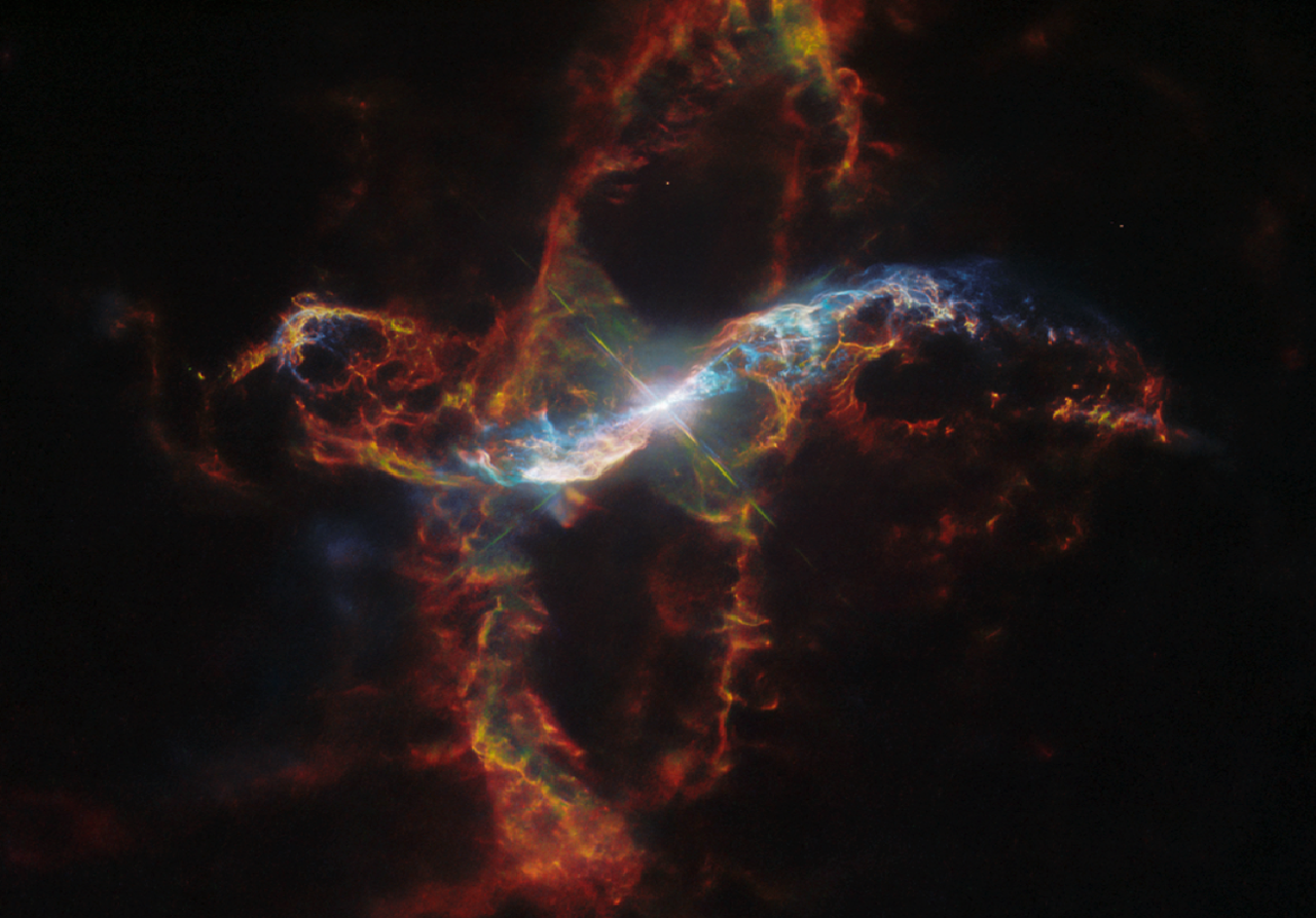 Il sistema stellare R Aquarii in un'immagine del telescopio spaziale Hubble. Al centro dell'immagine, nascosto dalla polvere si trova il sistema binario formato da gigante rossa e nana bianca. Credit: NASA, ESA, Matthias Stute , Margarita Karovska , Davide De Martin (ESA/Hubble), Mahdi Zamani (ESA/Hubble)