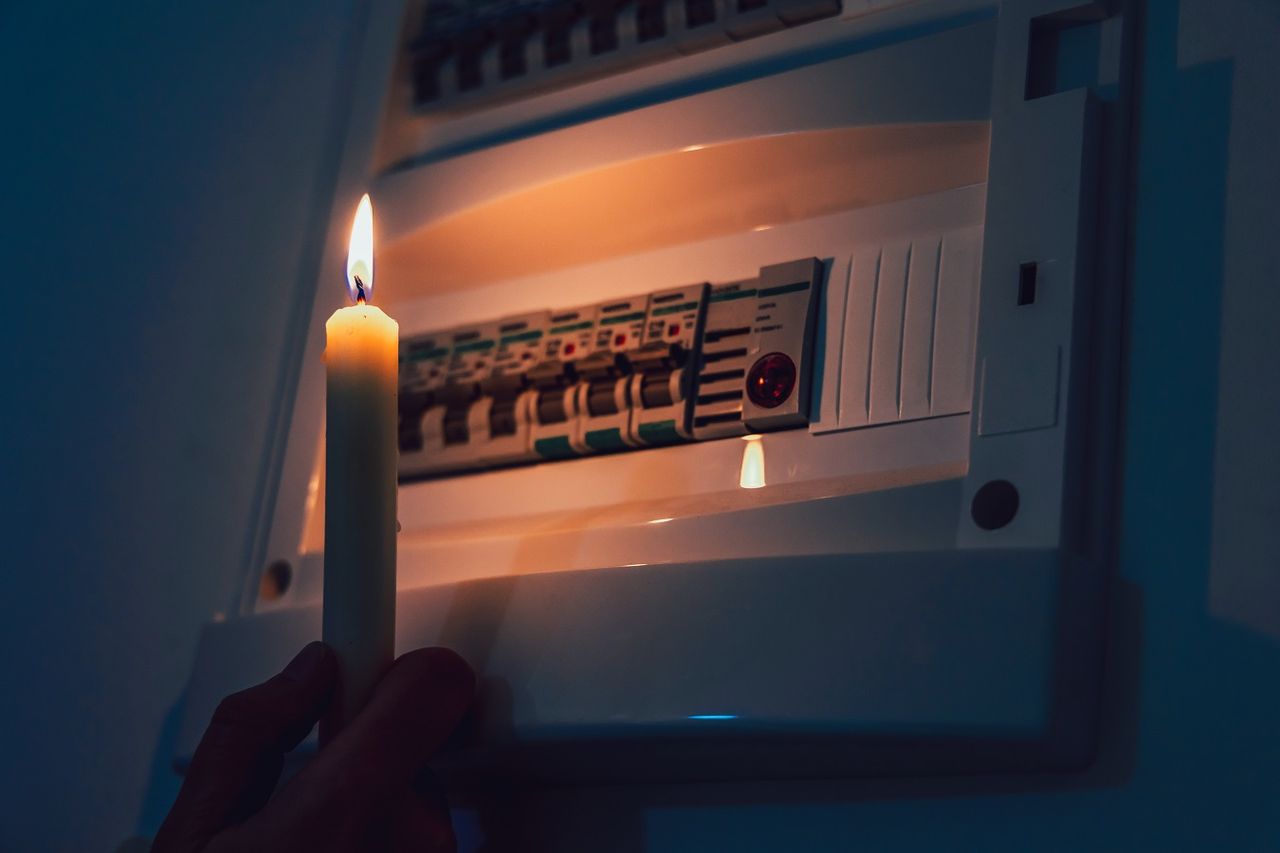 Durante un blackout ci si rende conto di quanto siamo dipendenti dall'elettricità.