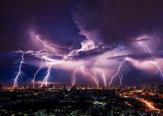 Poderá a poluição atmosférica estar a tornar as tempestades mais perigosas? Novo estudo revela efeito de intensificação