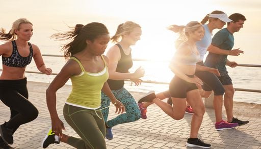 Courir ensemble avant de partager un verre&nbsp;: l'essor des groupes de running