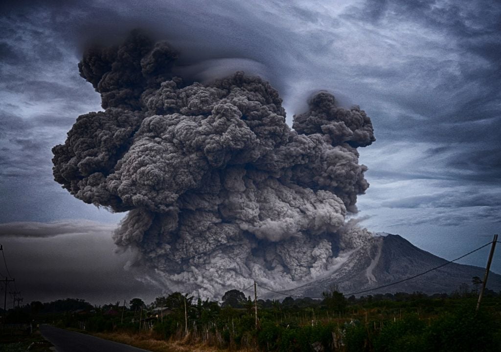 Erupcion volcanica Erupcion volcanica