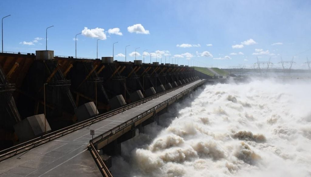 Entidad Binacional Yacyretá Río Paraná El Niño lluvias El descenso de aguas previsto para el cierre de octubre debe interpretarse como un posible alivio de corto plazo y no como el final del período de crecida. Crédito: prensa Yacyretá.