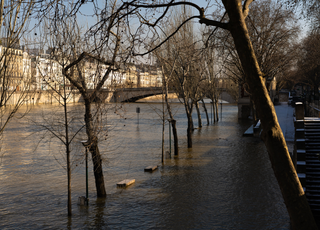 Crues, inondations, coups de vent... à quoi s'attendre pour le début d'année en France ?