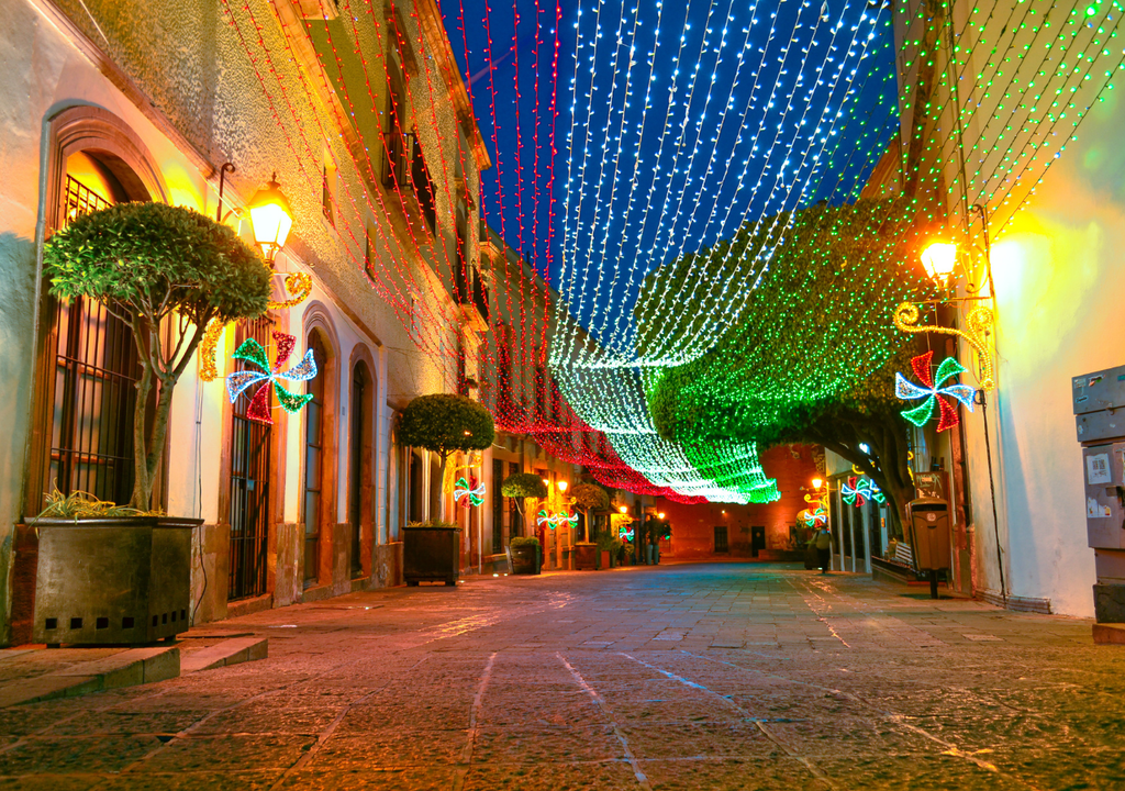 septiembre; tradición; Fiestas Patrias; Querétaro; México; adornos septiembre; tradición; Fiestas Patrias; Querétaro; México; adornos