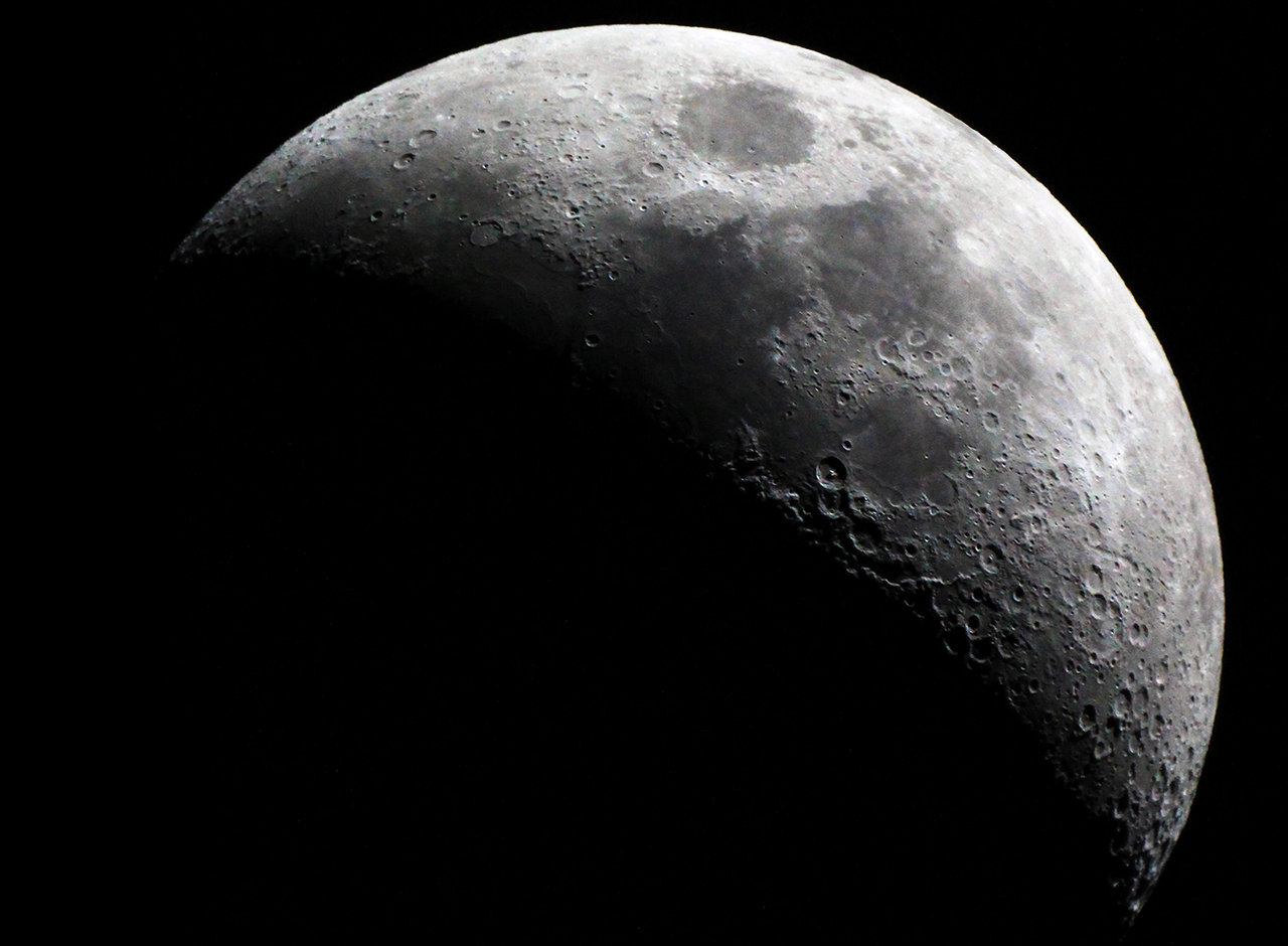La temperatura de la Luna cambia drásticamente dependiendo de la zona en la que estemos, registrándose valores mucho más extremos que los de la Tierra.