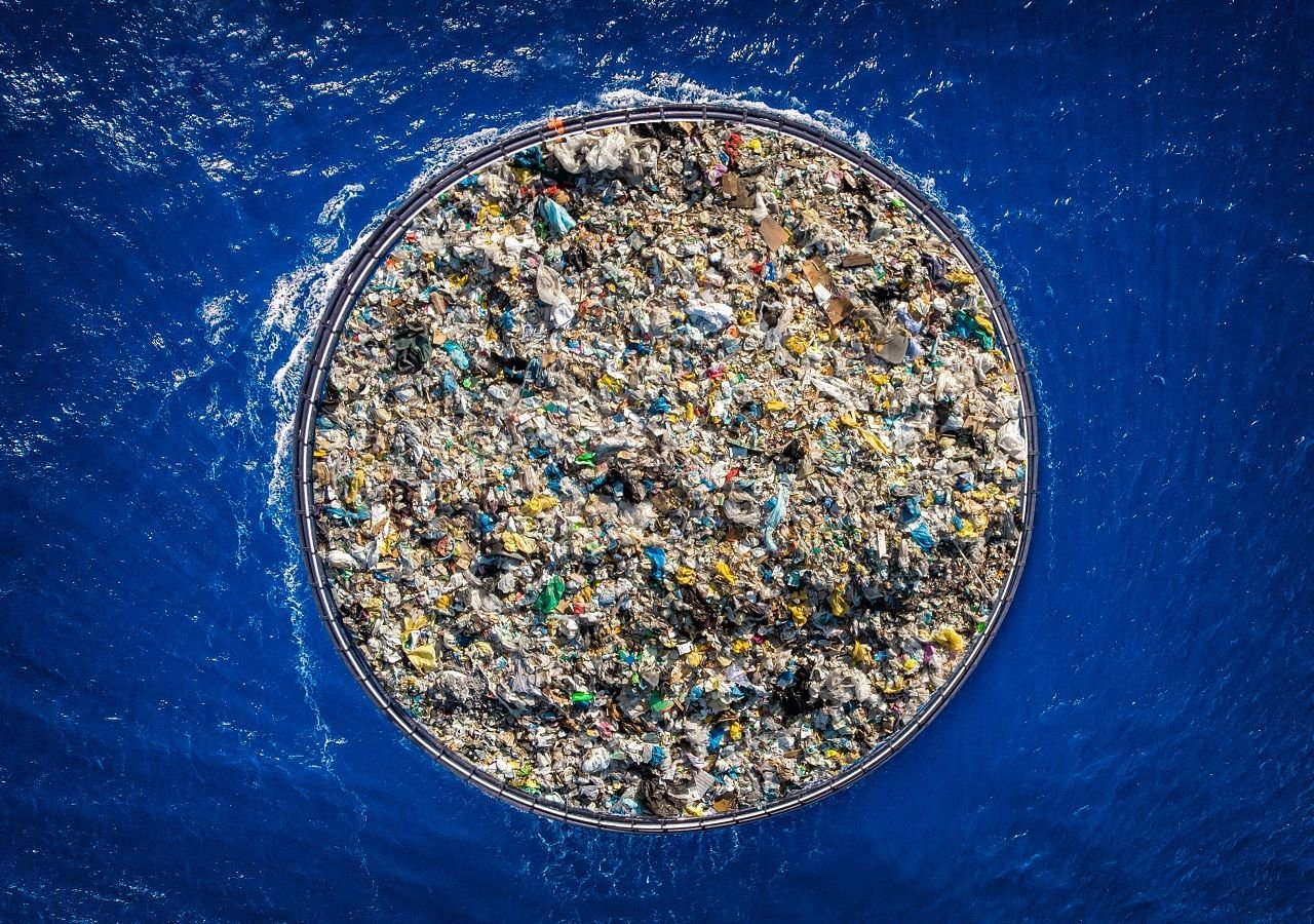 巨大なプラスチックの島に最も貢献している 5 つの国は?