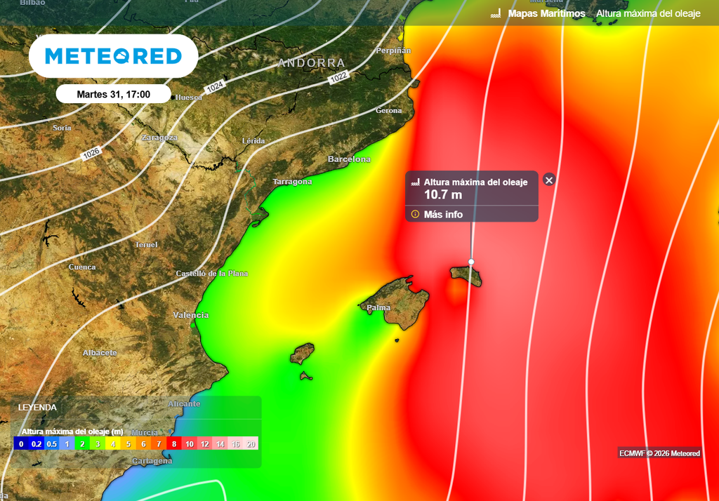 Algunas olas pueden superar los 10 metros en el norte de Mallorca y Menorca.