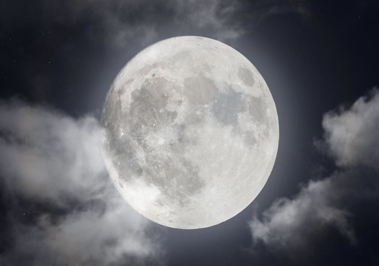 Прибывающая луна в марте 2024. Луна. Фото Луны. Луна крупным планом. Полнолуние.
