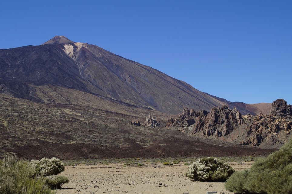El Parque Nacional del Teide, en las islas Canarias, es uno de los 15 Parques Nacionales declarados por la Federación EUROPARC en nuestro país. El Parque Nacional del Teide, en las islas Canarias, es uno de los 15 Parques Nacionales declarados por la Federación EUROPARC en nuestro país.