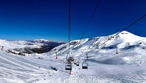 &iquest;Cu&aacute;nto cuesta ir a la nieve cerca de Santiago? Centros de esqu&iacute; abiertos y tarifas 2026