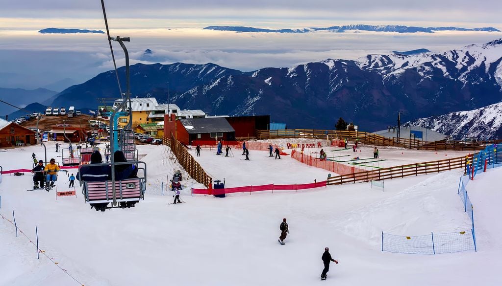 El centro de esquí El Colorado tiene pistas para diferentes niveles de experiencia.