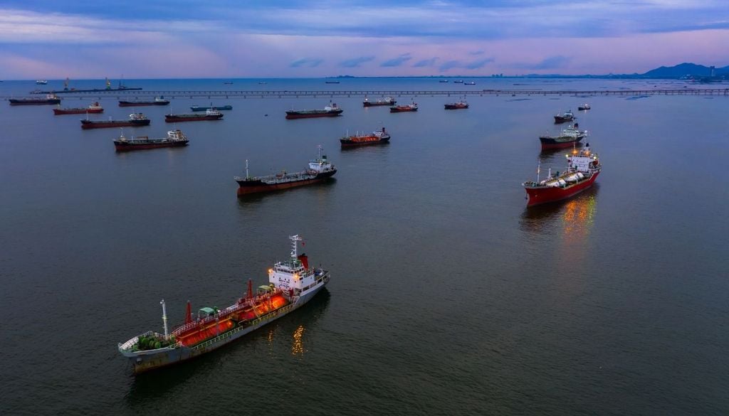 Petroleros en el mar Los desvíos y las esperas pueden mantener a los petroleros ocupados durante más tiempo y reducir la disponibilidad de barcos para otros viajes.