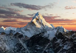 ¿Cuál es la altura máxima que podría alcanzar una montaña en la Tierra?