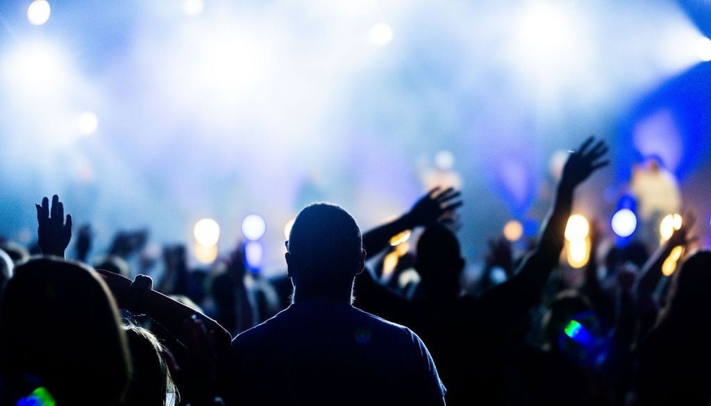 Música en vivo El aumento de la intensidad sonora modifica rápidamente el tiempo durante el cual una persona puede exponerse sin incrementar el riesgo.