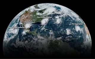 Cuatro ciclones tropicales desde el espacio