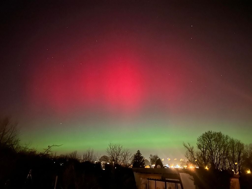 Esta CME podría desencadenar de nuevo la aparición de auroras boreales visibles en latitudes inusuales. Spaceweather