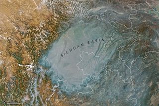 Cuenca de smog de Sichuan: aire poco saludable