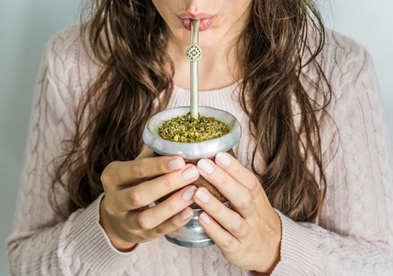 ¿Cuenta el mate en los 2 litros de agua que debemos tomar por día?