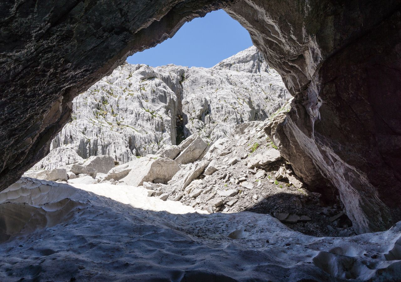 Cuevas heladas, conoce estos sorprendentes tesoros ocultos en las  profundidades de los Pirineos