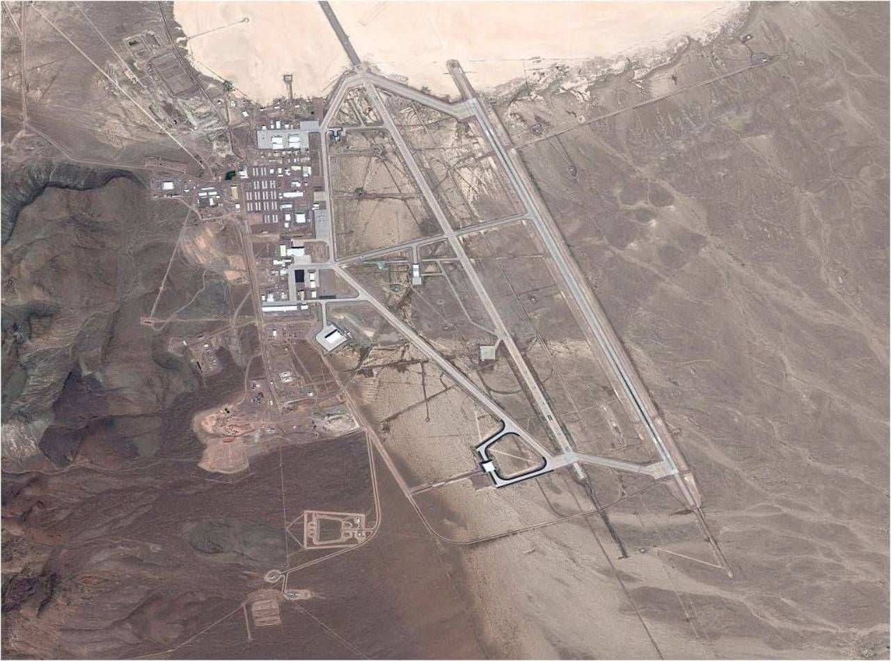 Luftaufnahme der Area 51, einer abgelegenen Abteilung der Edwards Air Force Base, innerhalb des Test- und Übungsgeländes in Nevada. Bildnachweis: Digital Globe/Getty Images.