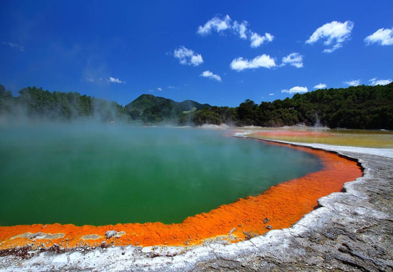 Una strana “anomalia magnetica” è stata scoperta in un leggendario lago della Nuova Zelanda