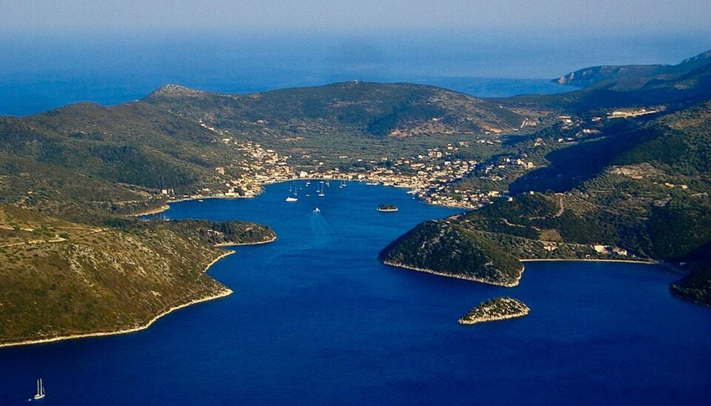 Odissea Itaca L'isola greca di Itaca, parte dell'arcipelago delle isole Ioniche - autor CC BY-SA 2.0 Wikimedia Commons