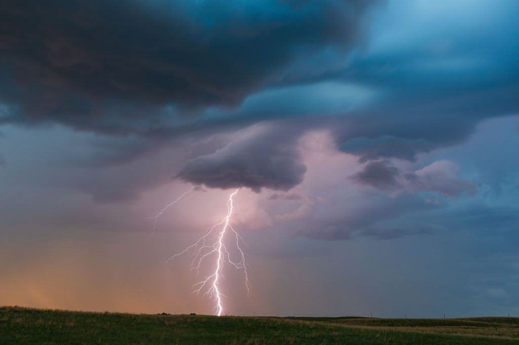Da mercoledì l'afflusso di aria più fresca in quota destabilizzerà l’atmosfera, favorendo il ritorno di temporali e rovesci, localmente anche di forte intensità.
